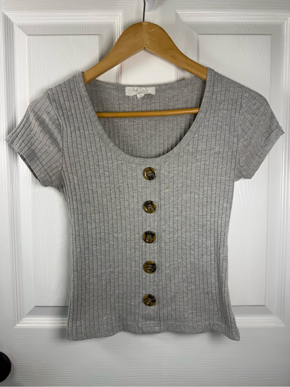 Fifth Circle Gray Ribbed Button-Front Scoop Tee